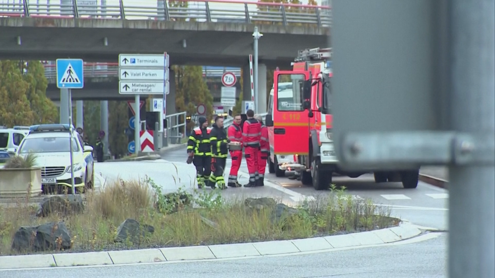 Střelec obsadil letiště v Hamburku, v autě drží dceru jako rukojmí