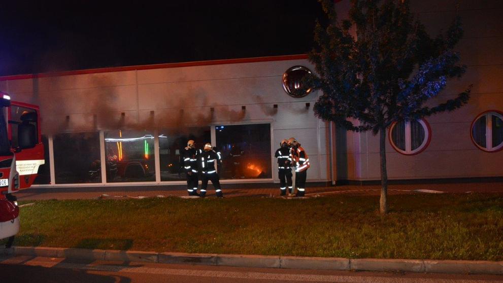 Požár autosalonu v Mladé Boleslavi - 10