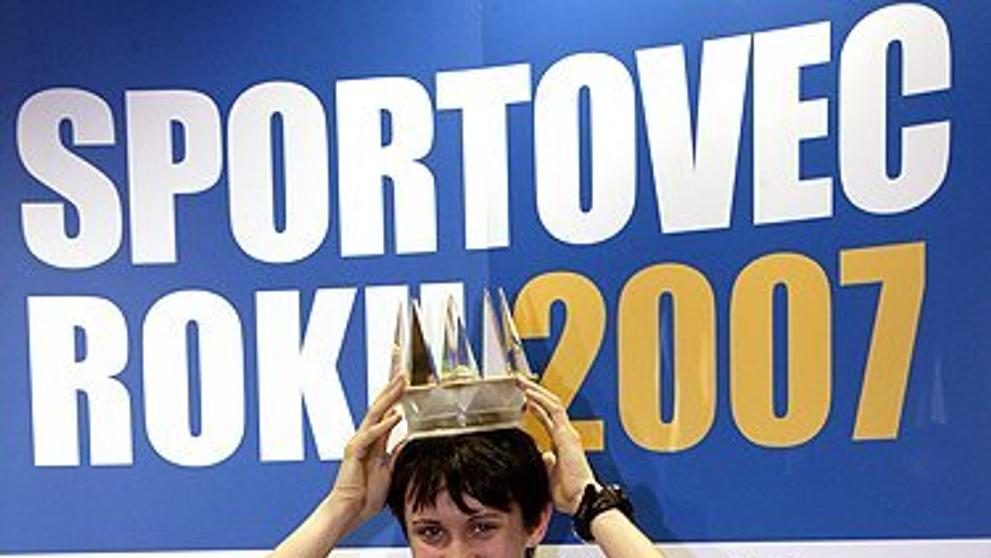 Martina Sáblíková převzala v pondělí večer na letišti v Praze korunu pro královnu českého sportu.