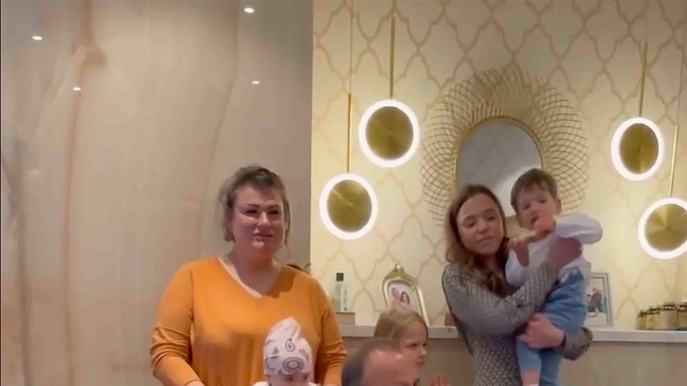 Manželé Öztürkovi s dětmi (2)
