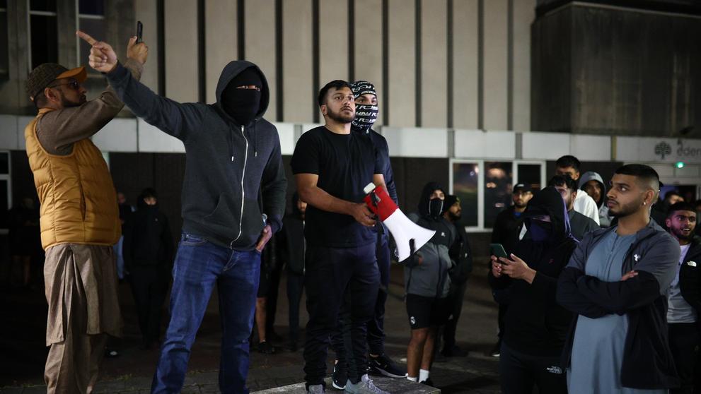 Incident na letišti v Manchesteru vyvolal protesty (2)