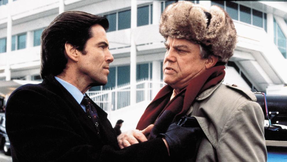 Joe Don Baker a Pierce Brosnan ve filmu Zlaté oko (1995)
