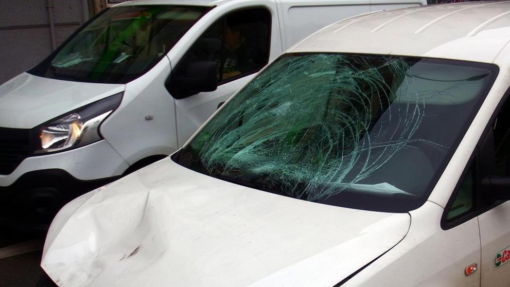 Muže srazilo auto, když dobíhal tramvaj - 1