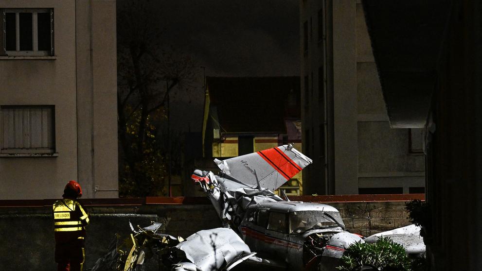 Nedaleko Paříže havarovalo malé letadlo