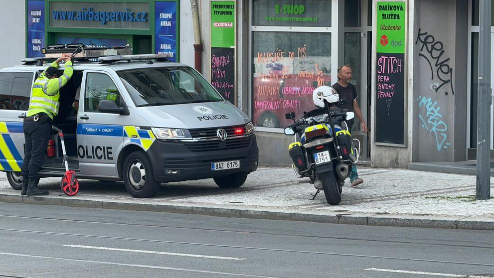 Nehoda v pražské Zenklově ulici