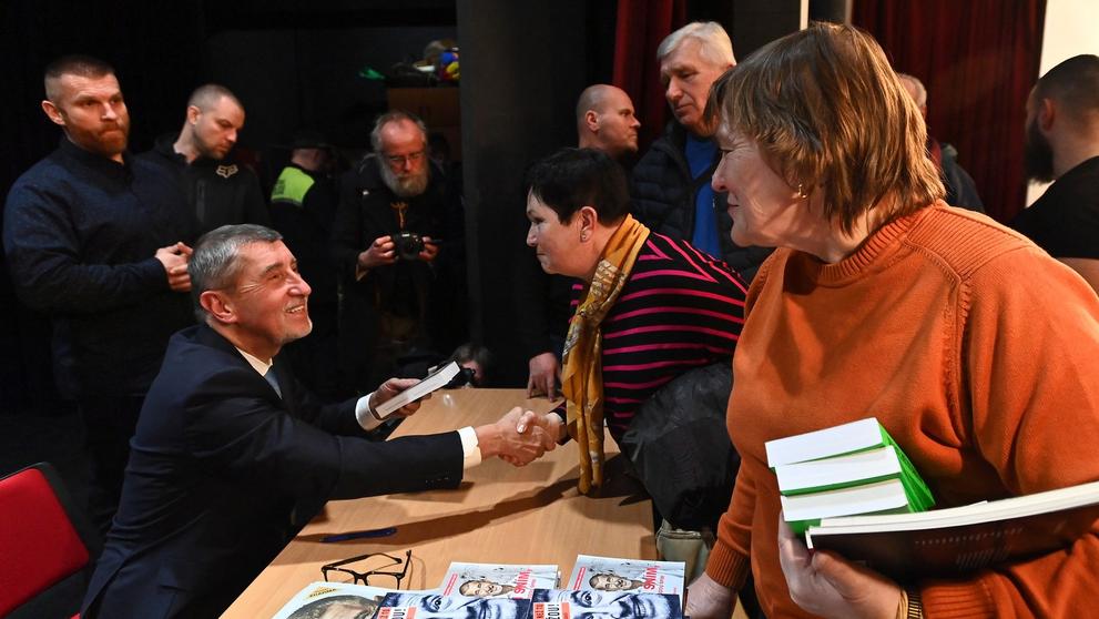 Andrej Babiš se svými příznivci v Benešově (2)