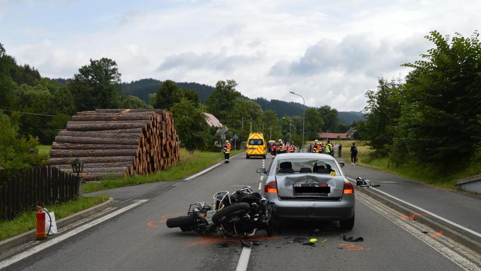 Spolujezdkyně se vážně zranila při nehodě motorky - 6