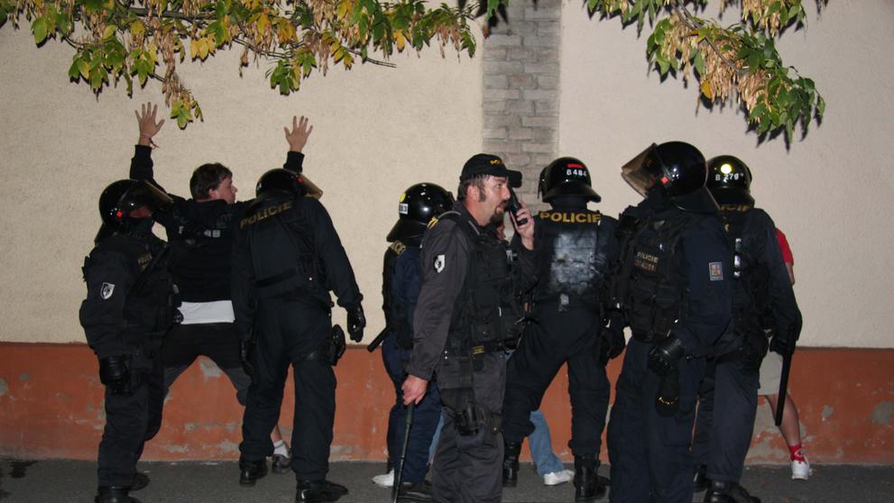 Derby pražských S - policie a fanoušci - 14