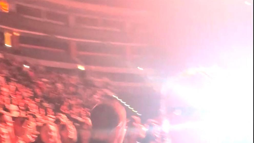 Koncert Jonas Brothers byl narušen laserem (4)