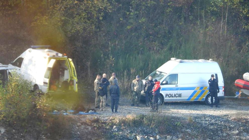 Policejní potápěči prohlédávali nádrž Želivku - 2