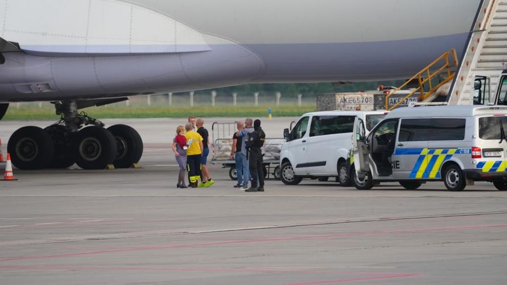 Policie přivezla asistentku Guru Járy (23. 8. 2023)