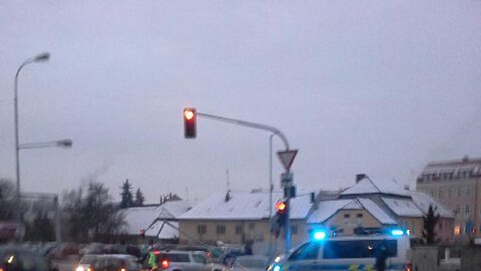 Nehoda policejní dodávky v Pelhřimově - 1