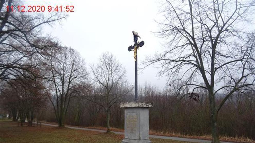 Na vrchol krucifixu někdo napíchl kozí hlavu - 1