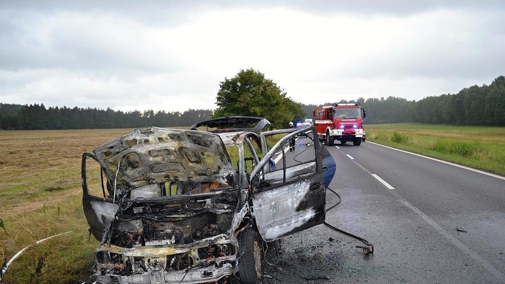 Požár osobního auta V Jestřebí na Českolipsku - 3