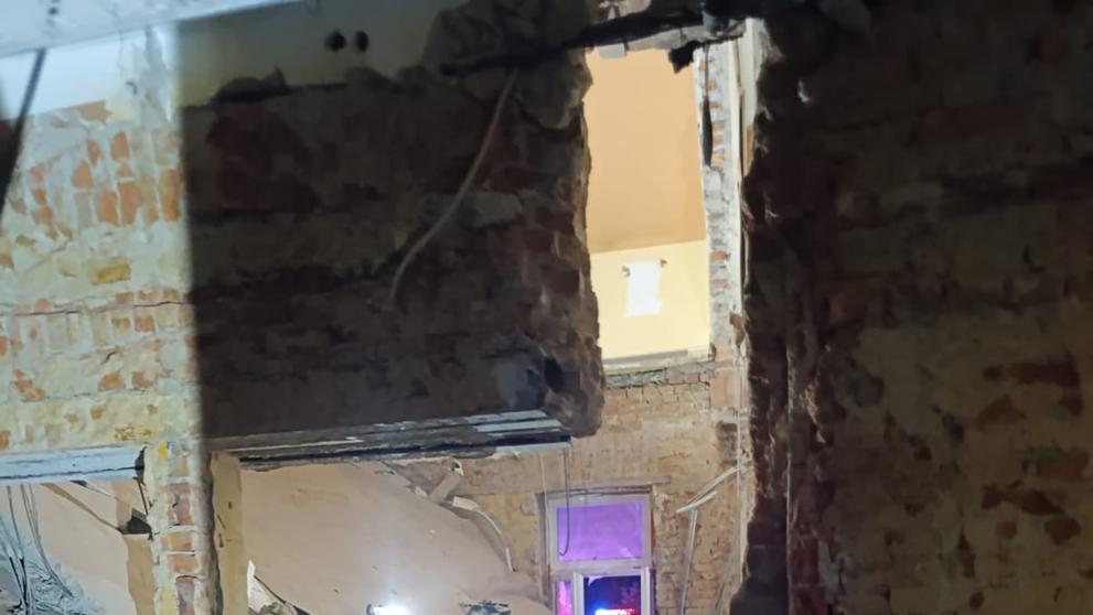 Část stropu hotelu v obci Čeladná se zřítila (4)