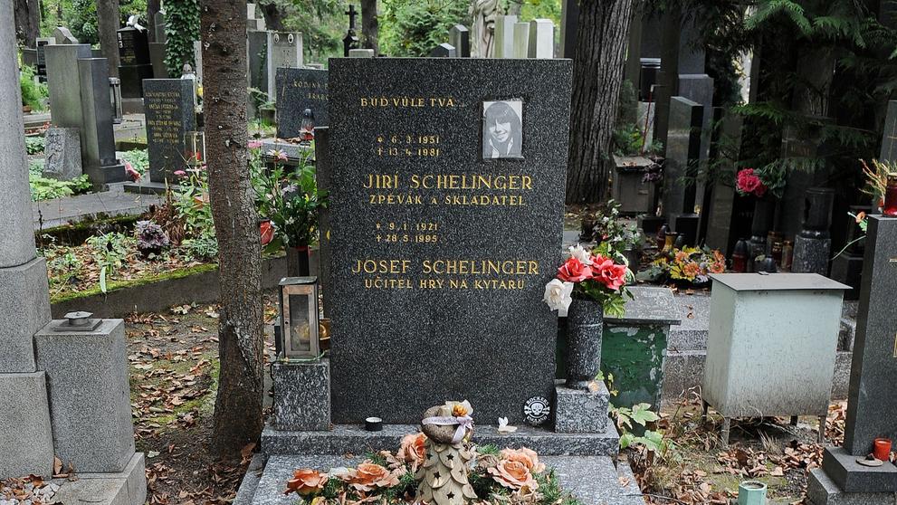 Hrob zpěváka Jiřího Schelingera - 2