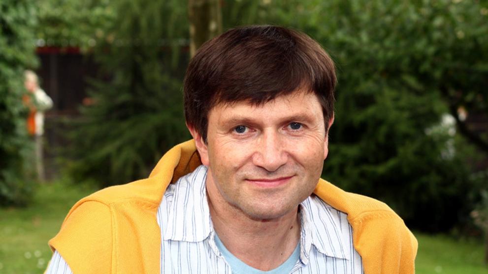 Místo v životě II - Jan Hrušínský jako mstivý právník Janata. 