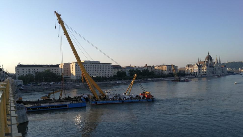 Pomoc české policie s vyzvednutím vraku potopené lodi v Budapešti - 2
