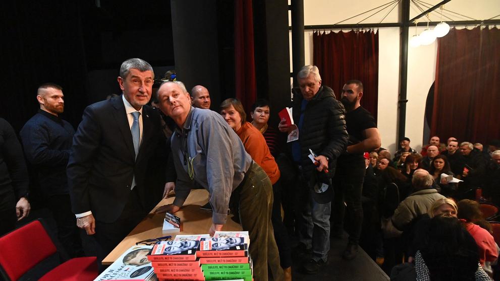Andrej Babiš se svými příznivci v Benešově (1)