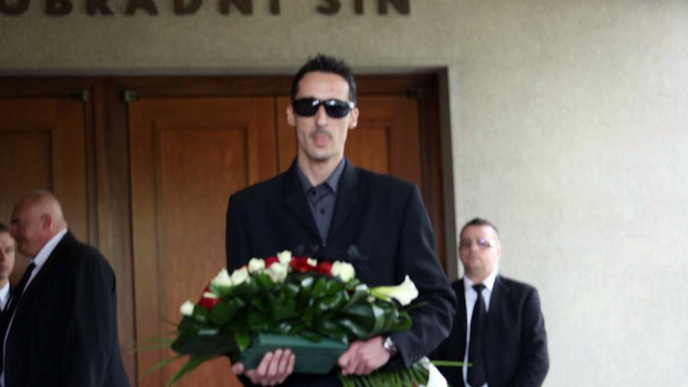 Kriminalisté na pohřbu Ivety Bartošové - 4