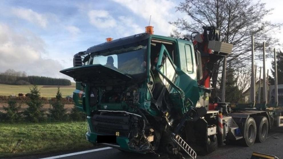 Na Pardubicku se srazila dodávka s kamionem - 2