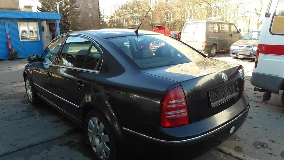 ŠKODA SUPERB 2,8 V6 30V - 4