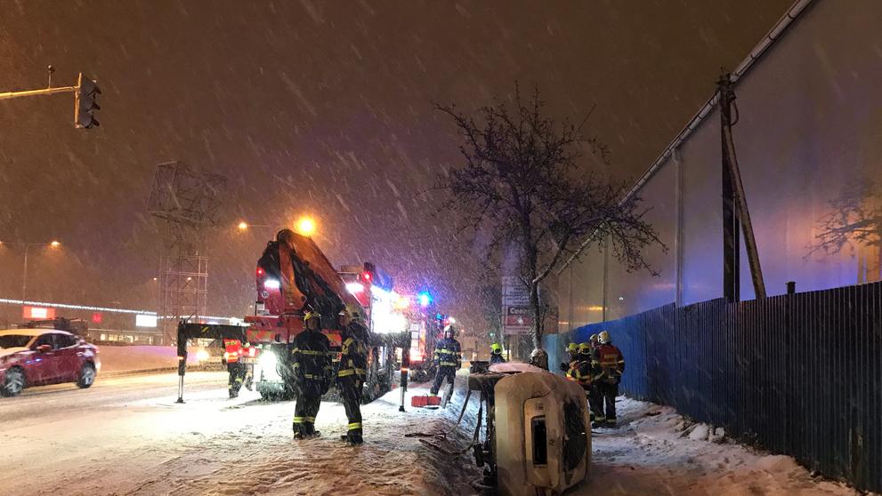 Řidička srazila dvě chodkyně v Praze 10