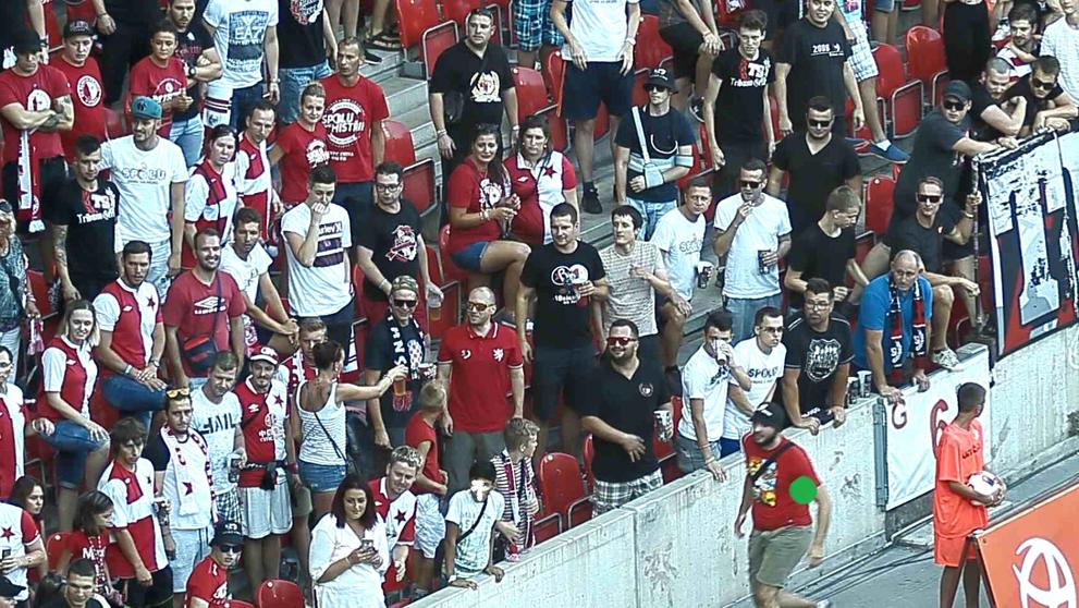 Pátrání po mužích podezřelých z výtržnictví na fotbalovém stadionu - 5