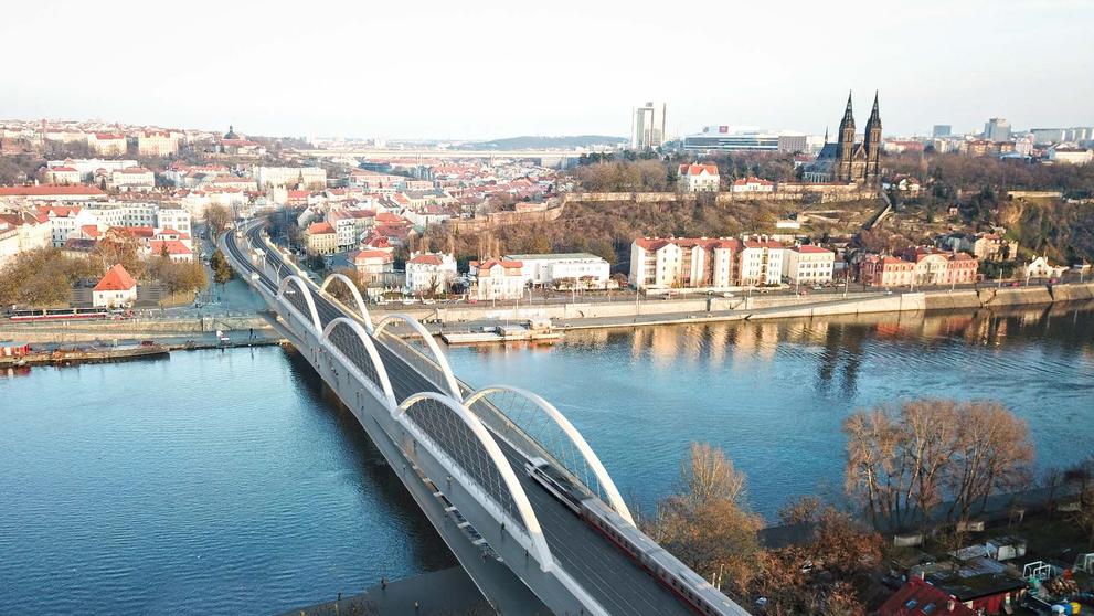 Nový železniční most přes Vltavu