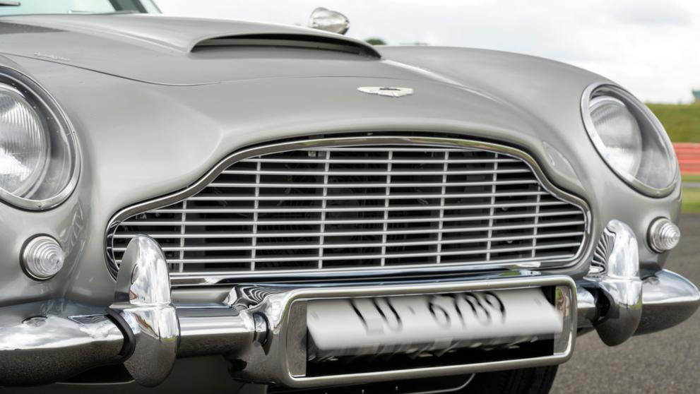 Aston Martin DB5 podle Jamese Bonda - 70