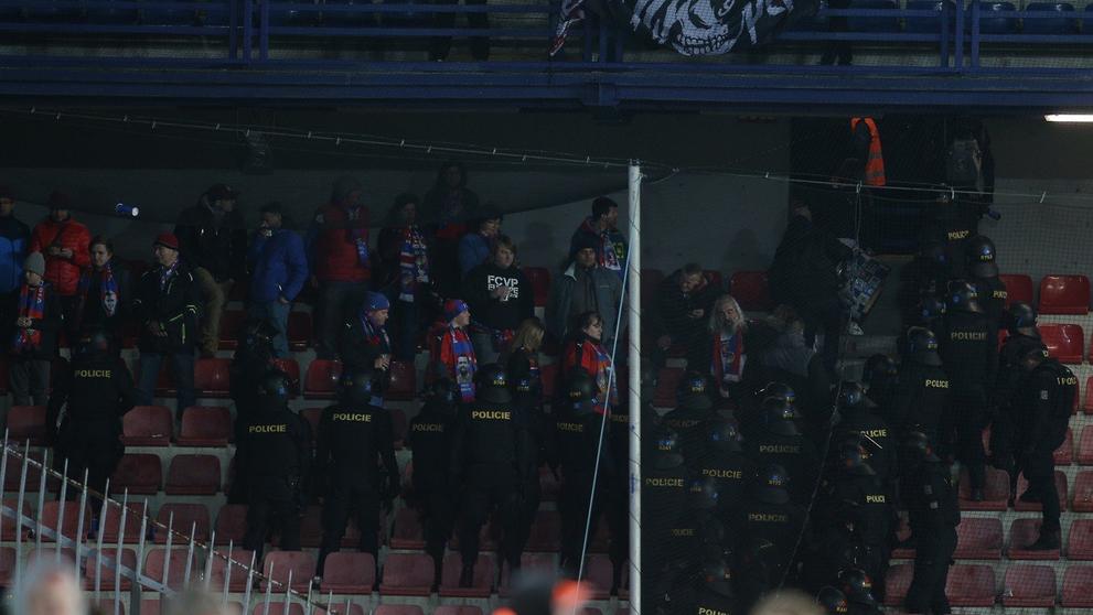Fanoušci Plzně na stadionu Sparty
