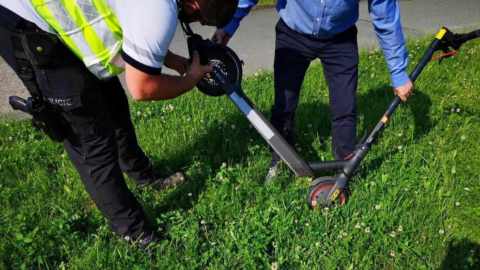 Řidič srazil dvě dívky z elekrické koloběžky - 2