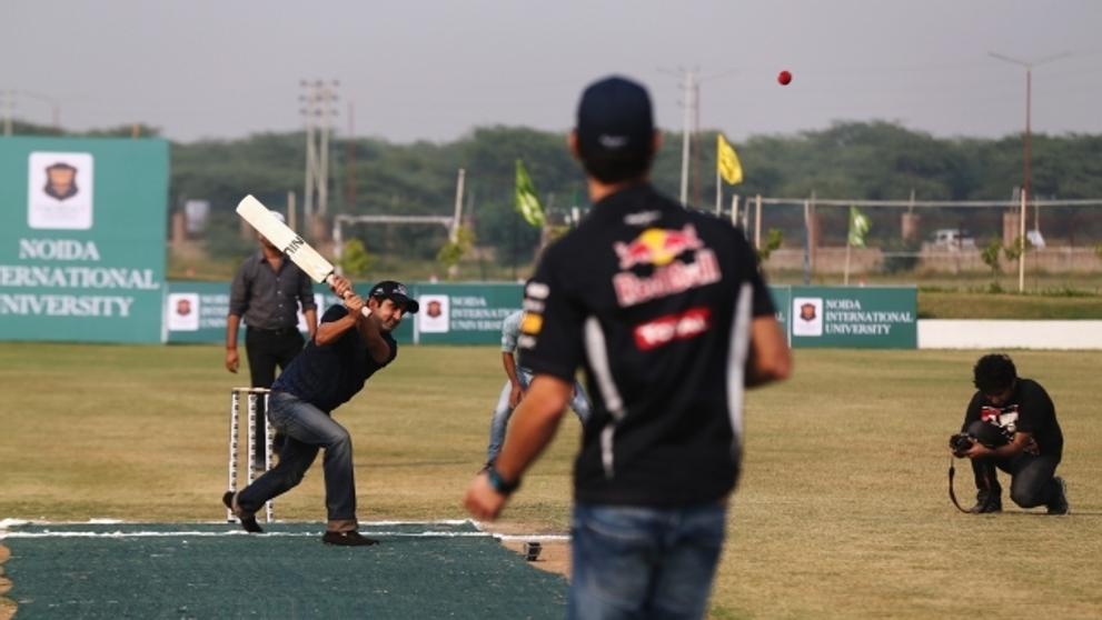 Mark Webber hraje kriket - 6