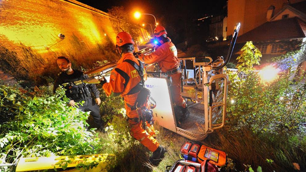 Záchrana osoby po pádu z hradeb na pražském Vyšehradě - 3