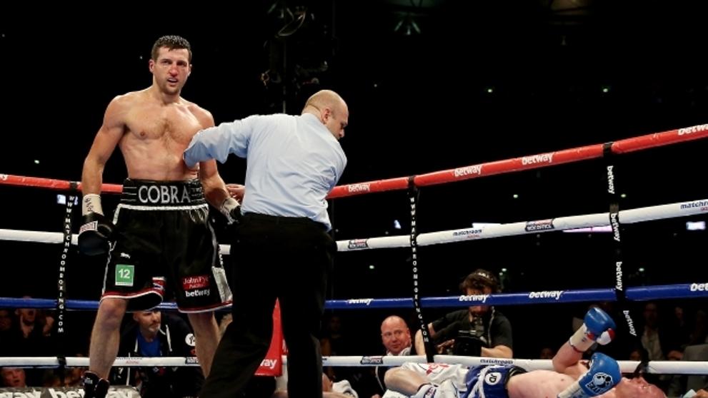Boxer Carl Froch požádal v ringu přítelkyni o ruku - 5