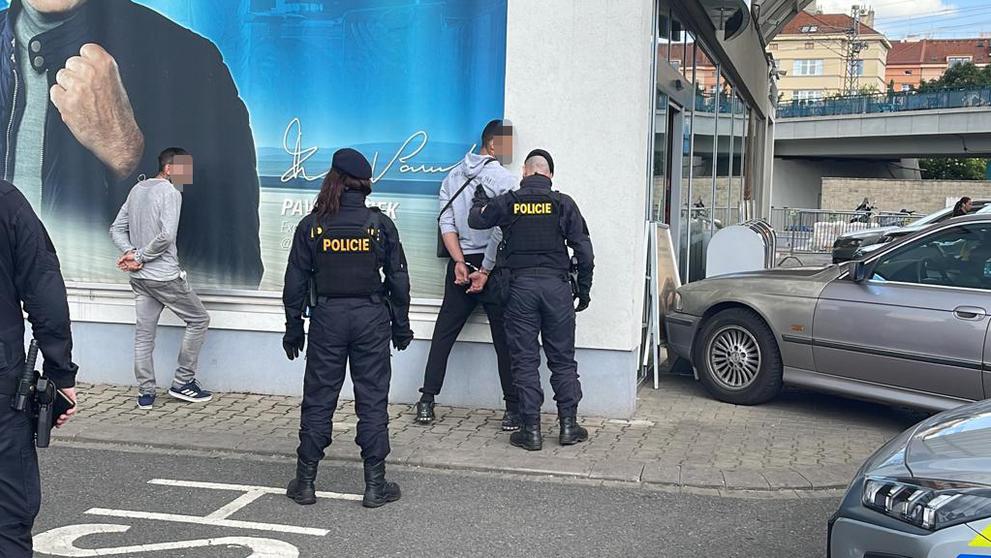 Zásah policistů z protidrogového oddělení v Praze 5