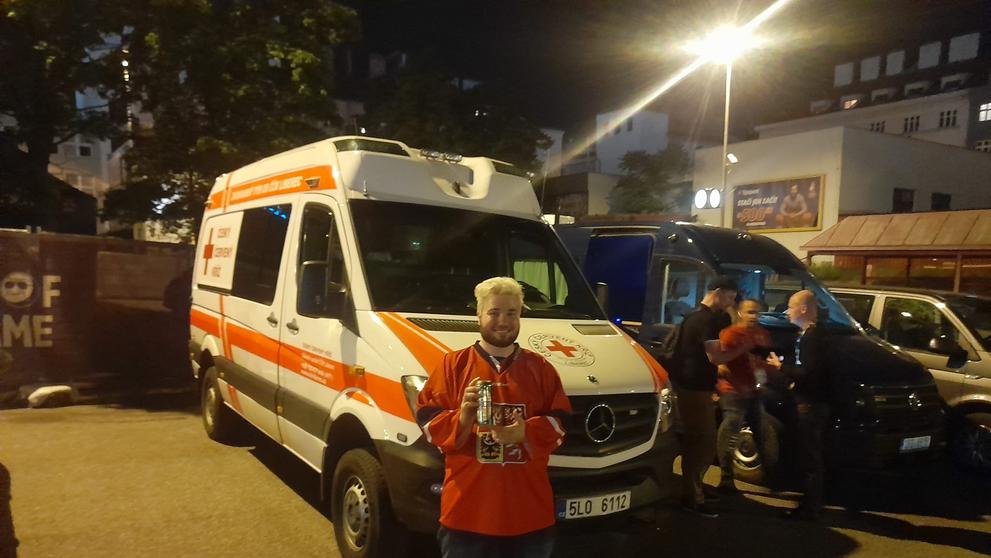 Dominik se považuje za sanitku (3)