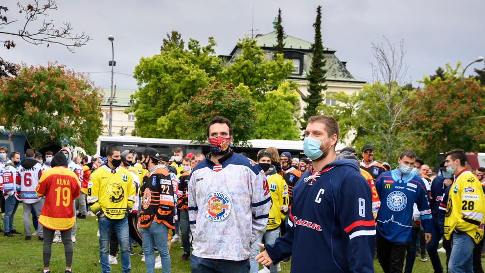 Slovenští hokejisté protestovali před Úřadem vlády