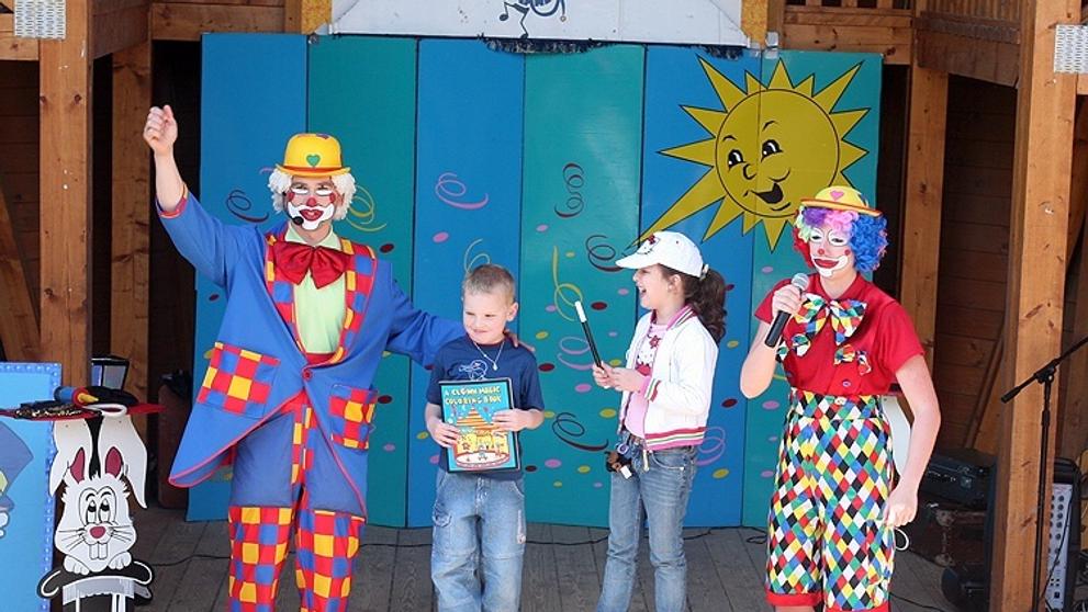 Novohraní 2007: v pražské Zoo děti bavili veselí klauni