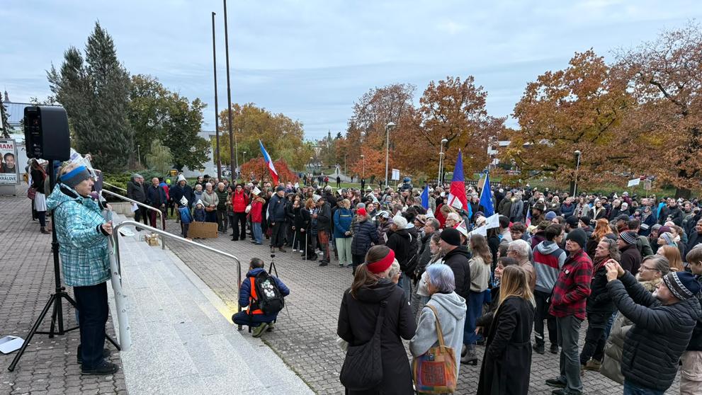 Shromáždění na podporu České televize a Českého rozhlasu v Hradci Králové
