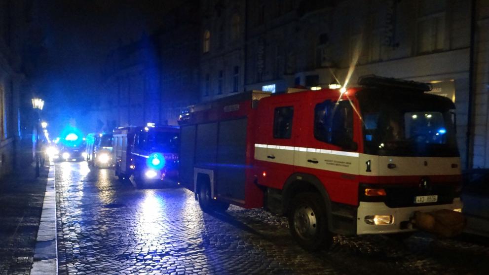Hasiči přijeli v mohutné sestavě, nakonec mnoho práce neměli