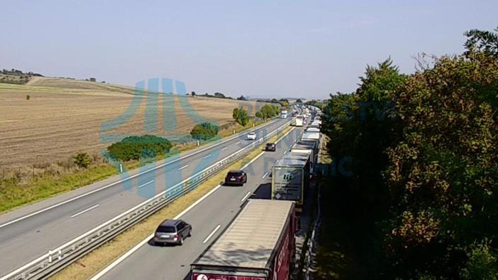 Vážná dopravní nehoda na D2 (1)