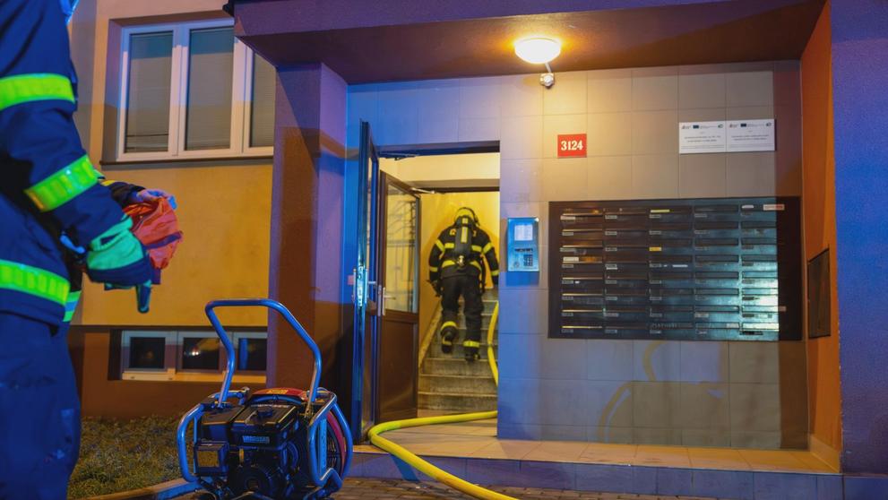 Noční požár bytu ve Frýdku-Místku (2)