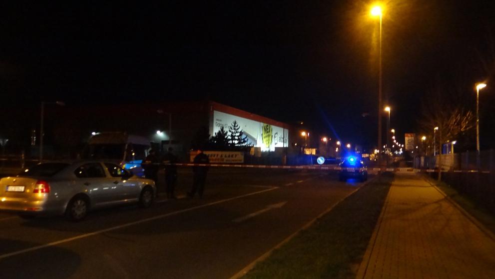 Policisté okolí místa činu uzavřeli