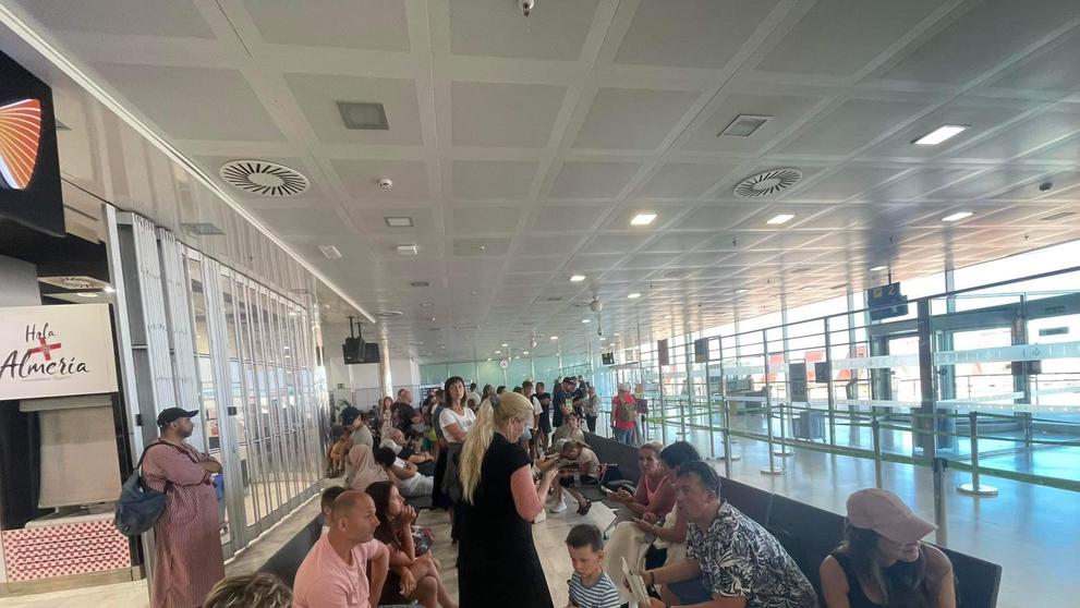 Čeští turisté čekající na let ze Španělska (12)