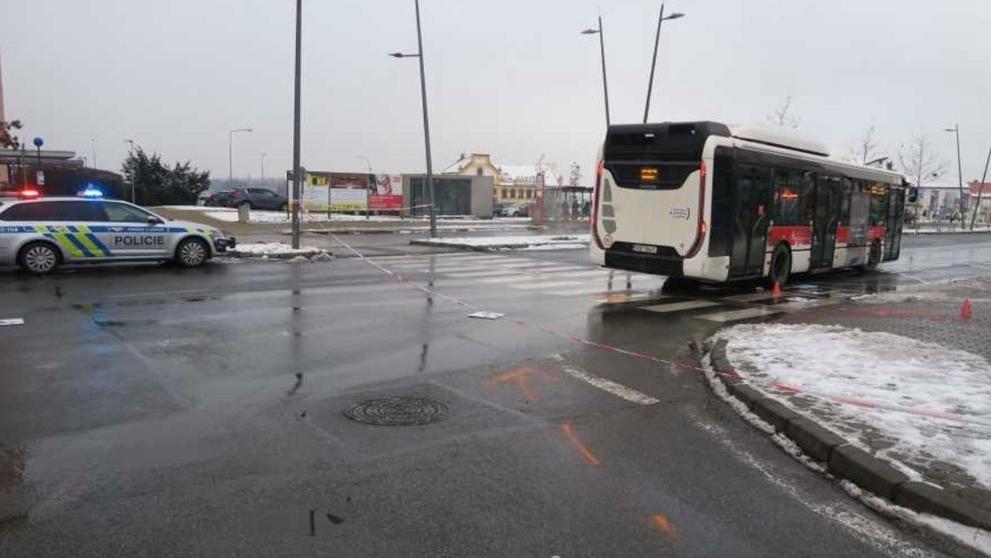 Autobus v Kladně srazil seniorku