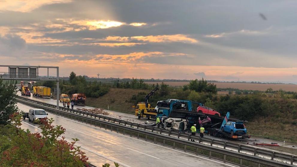 Nehoda tří kamionů na Pražském okruhu - 6