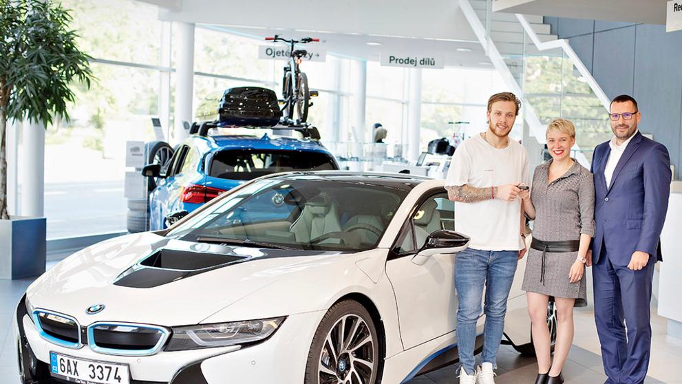 David Pastrňák a jeho BMW i8