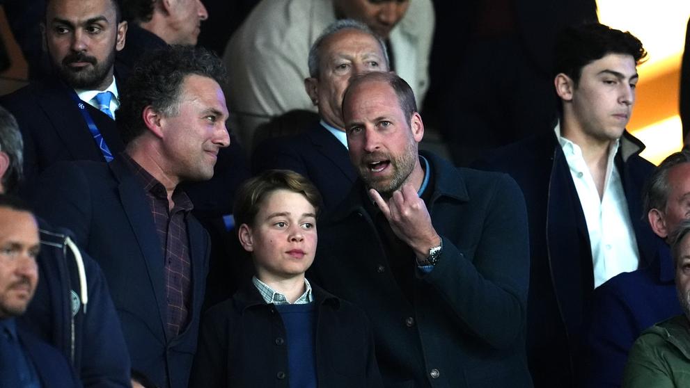 Princ William a princ George na fotbale v Paříži, 9. 4. 2025 UEFA Champions League (3)