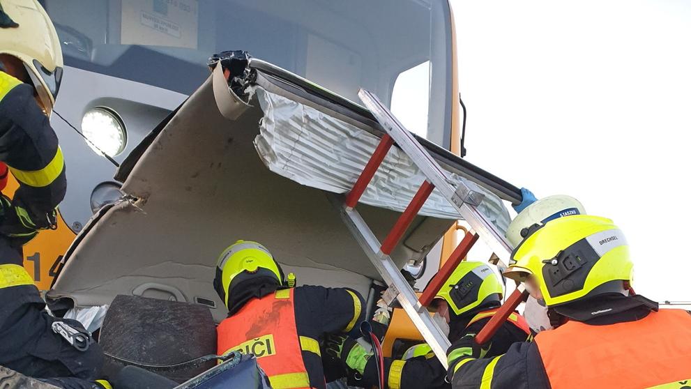 Vážná nehoda vlaku a auta na Frýdecko-Místecku - 3